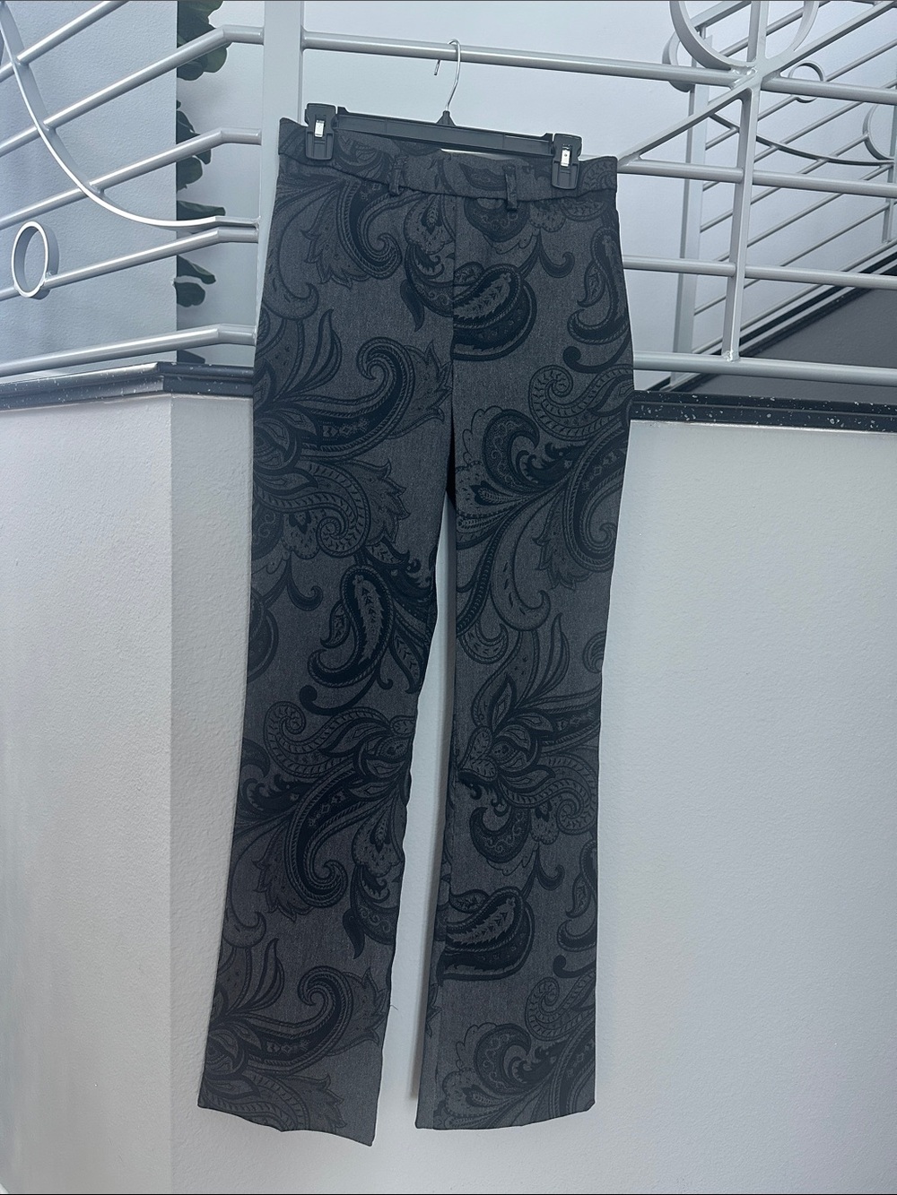 Joseph Ribcoff  Gray & Black Paisley Stretch pants size 8 NWT